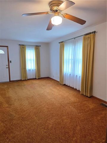 401 S 6th Street, Louisburg, KS 66053