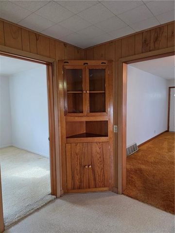 401 S 6th Street, Louisburg, KS 66053