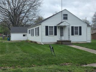 401 S 6th Street, Louisburg, KS 66053