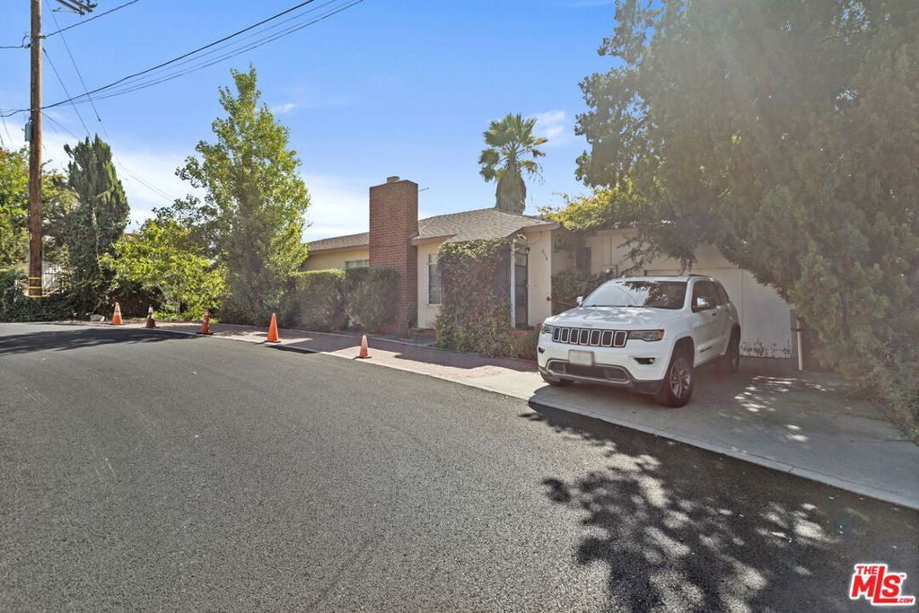 216 Stockbridge Avenue, Alhambra, CA 91801