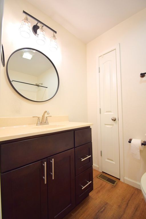 Image 12 of property listing at 824 N Pace Avenue, Mt Vernon, IL 62864