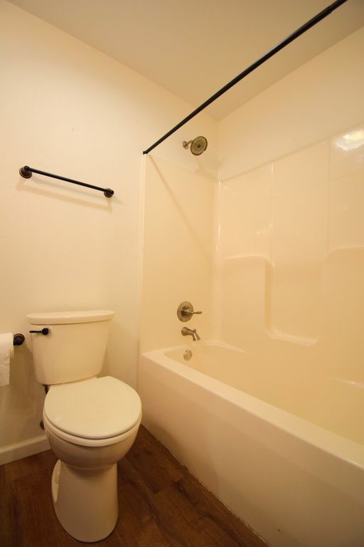 Image 13 of property listing at 824 N Pace Avenue, Mt Vernon, IL 62864