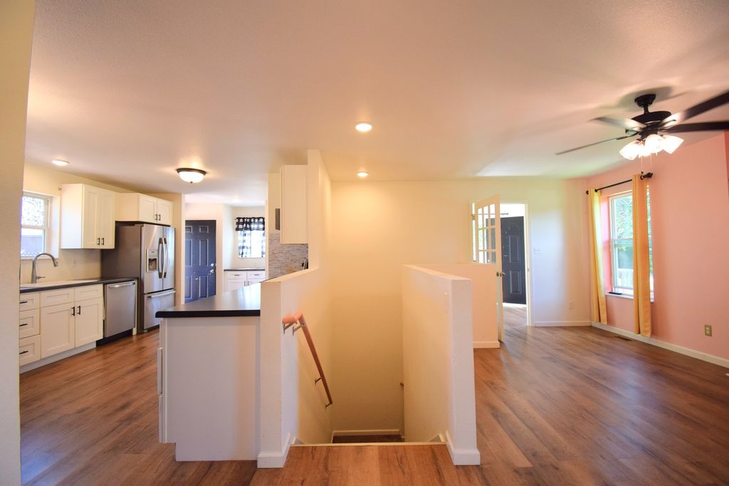 Image 18 of property listing at 824 N Pace Avenue, Mt Vernon, IL 62864