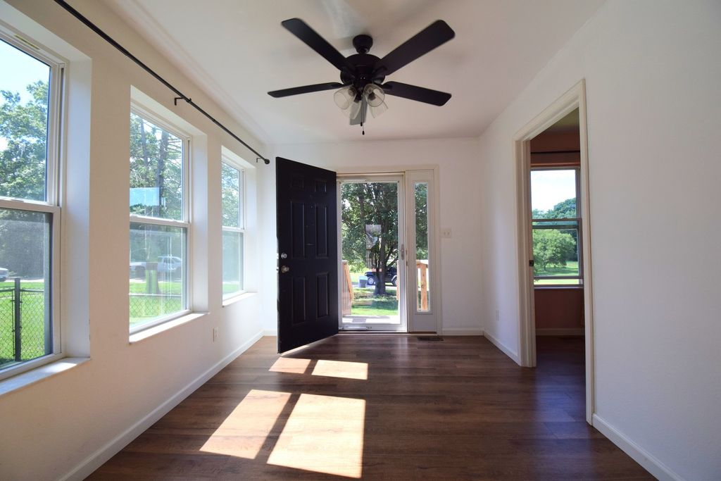 Image 3 of property listing at 824 N Pace Avenue, Mt Vernon, IL 62864
