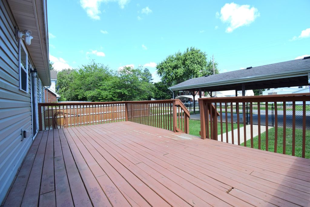 Image 24 of property listing at 824 N Pace Avenue, Mt Vernon, IL 62864