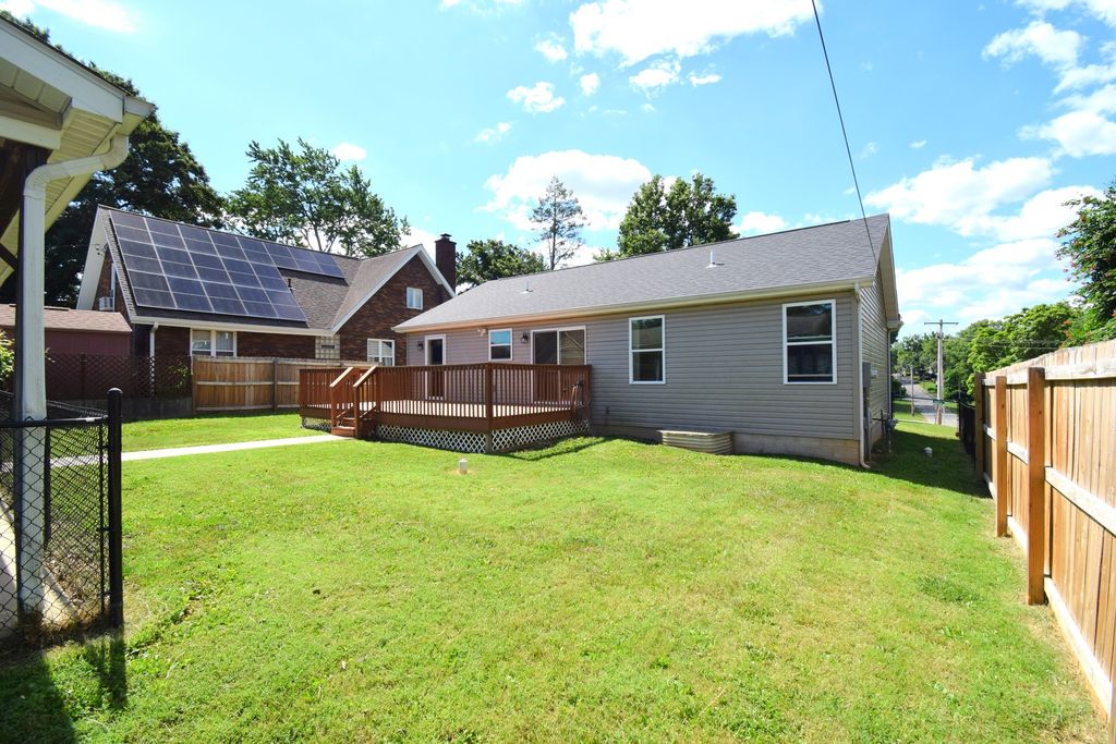 Image 25 of property listing at 824 N Pace Avenue, Mt Vernon, IL 62864