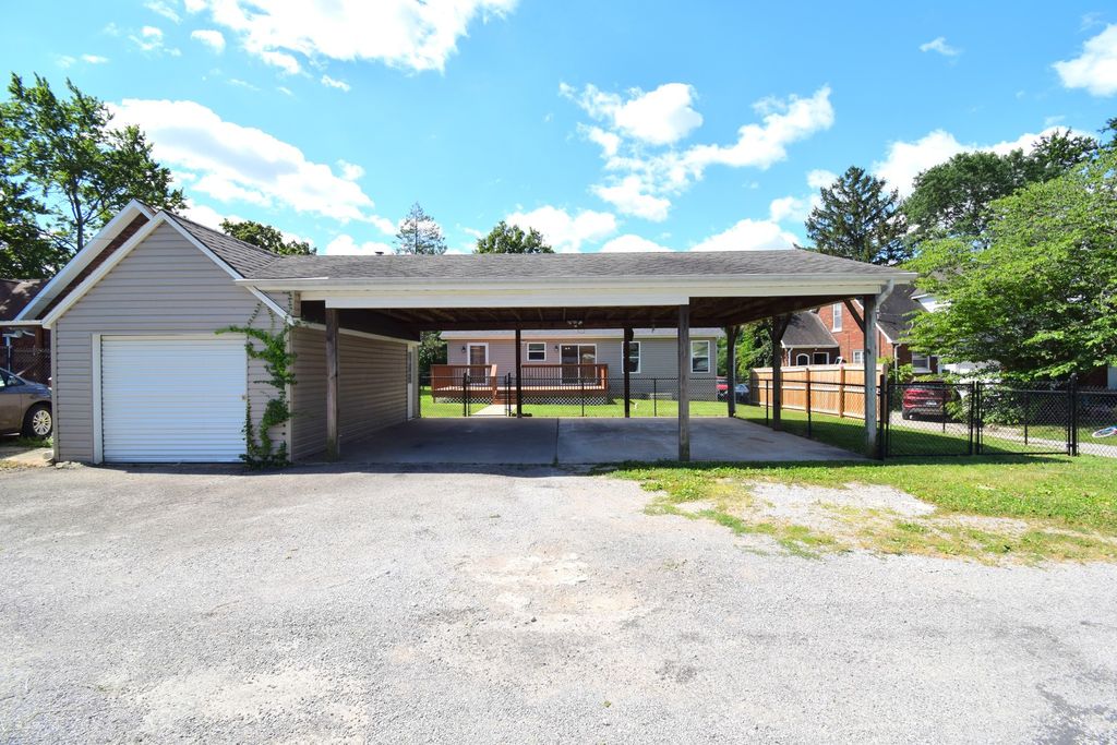 Image 26 of property listing at 824 N Pace Avenue, Mt Vernon, IL 62864