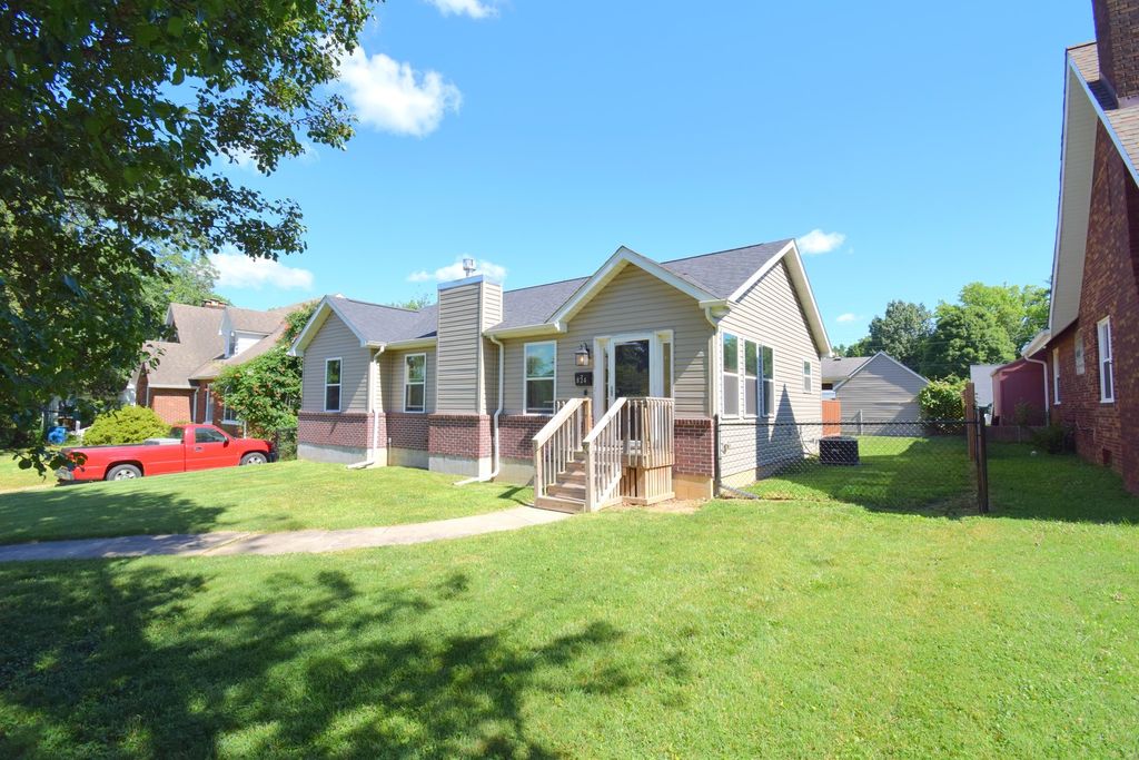 Image 29 of property listing at 824 N Pace Avenue, Mt Vernon, IL 62864