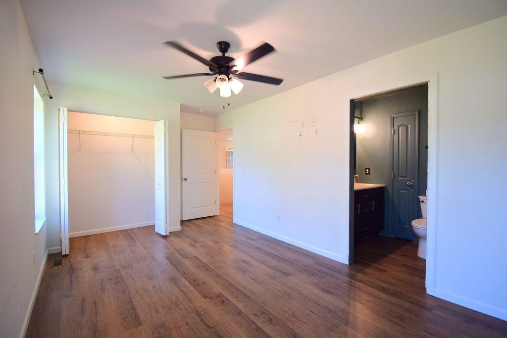 Image 8 of property listing at 824 N Pace Avenue, Mt Vernon, IL 62864