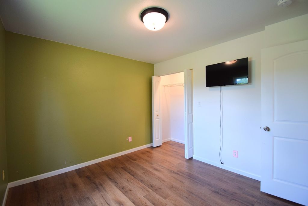 Image 10 of property listing at 824 N Pace Avenue, Mt Vernon, IL 62864