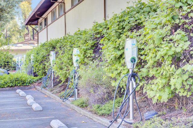 500 W Middlefield Road 121, Mountain View, CA 94043