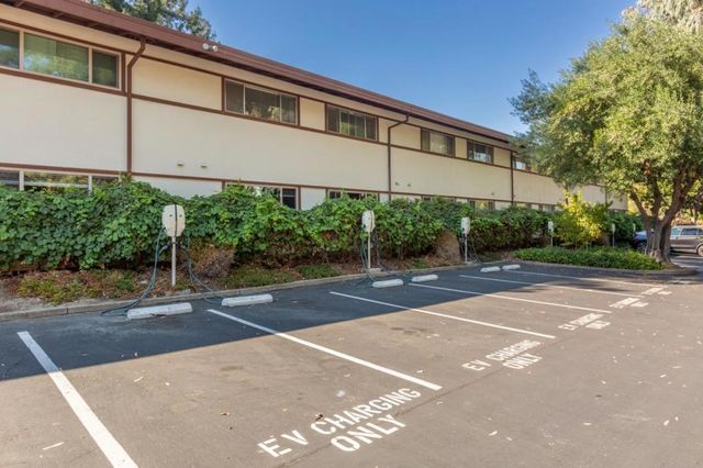 500 W Middlefield Road 121, Mountain View, CA 94043