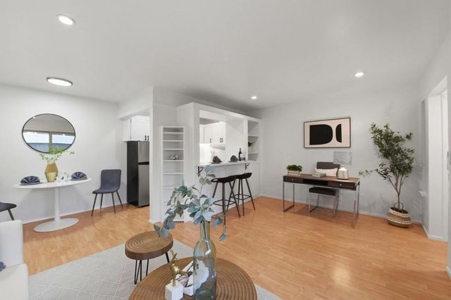 500 W Middlefield Road 121, Mountain View, CA 94043