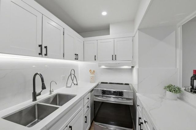 500 W Middlefield Road 121, Mountain View, CA 94043