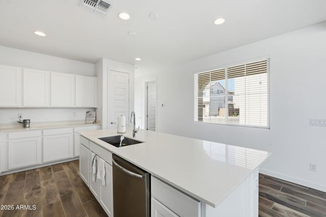 10204 E ULYSSES Avenue, Mesa, AZ 85212