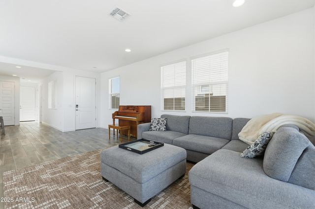 10204 E ULYSSES Avenue, Mesa, AZ 85212