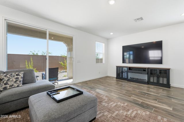 10204 E ULYSSES Avenue, Mesa, AZ 85212