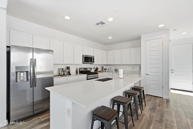 10204 E ULYSSES Avenue, Mesa, AZ 85212