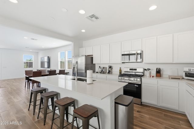 10204 E ULYSSES Avenue, Mesa, AZ 85212