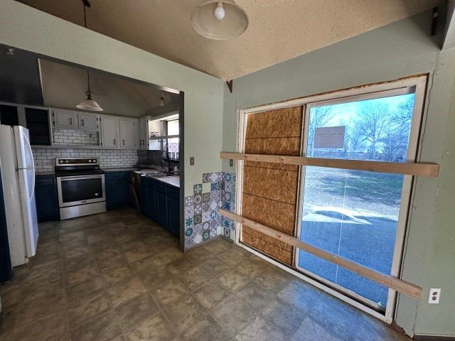 548 Spring River Drive, Martindale, TX 78655