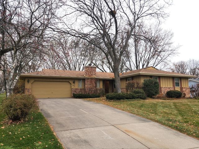 2888 Bartelmy Lane, Maplewood, MN 55109