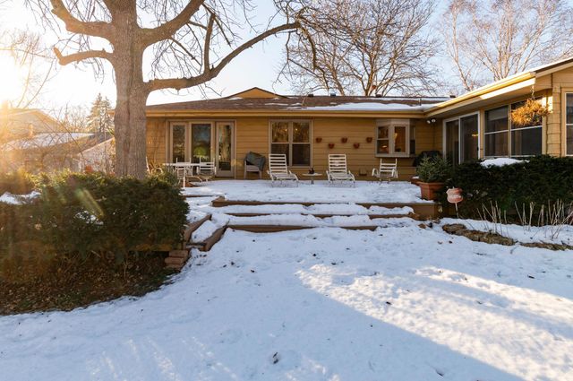 2888 Bartelmy Lane, Maplewood, MN 55109