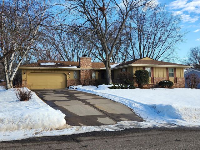 2888 Bartelmy Lane, Maplewood, MN 55109