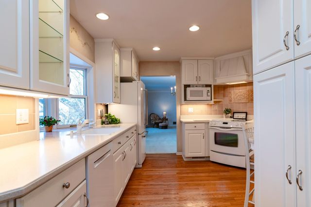 2888 Bartelmy Lane, Maplewood, MN 55109