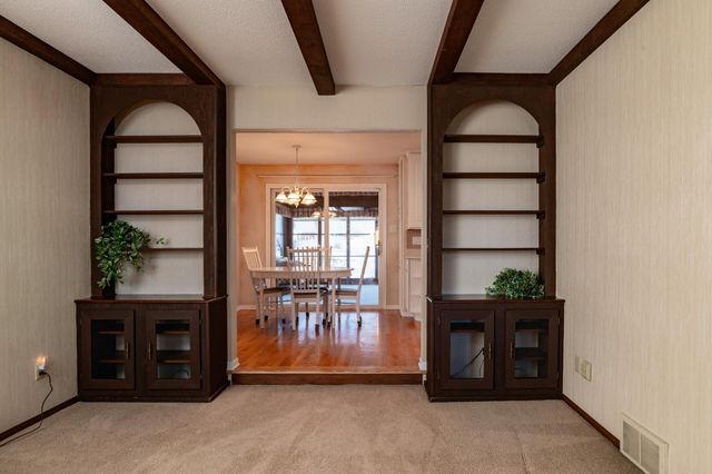 2888 Bartelmy Lane, Maplewood, MN 55109