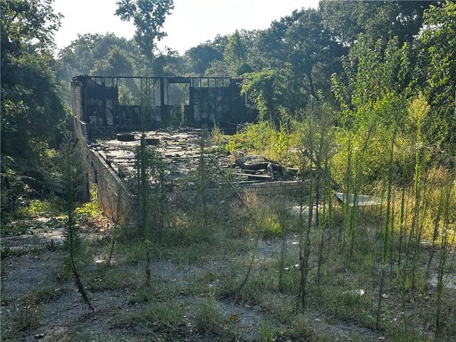 2811 Palm Drive, East Point, GA 30344
