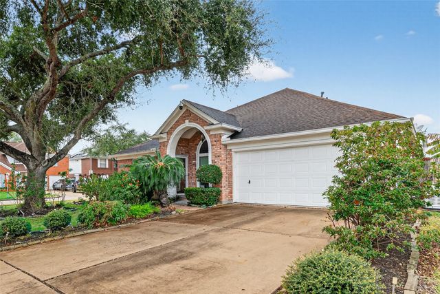2214 Ruffian Lane, Stafford, TX 77477