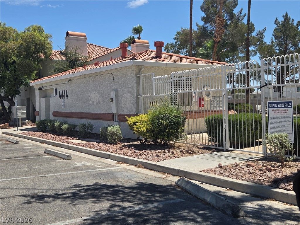 4320 West LakeMead Boulevard 202, Las Vegas, NV 89108 — photo 3