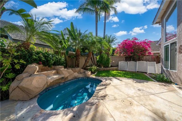 20 Coldbrook, Irvine, CA 92604