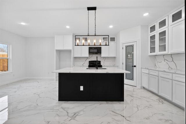 120 E Woodell Drive, Glenn Heights, TX 75154