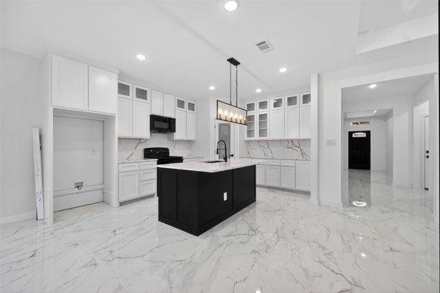 120 E Woodell Drive, Glenn Heights, TX 75154