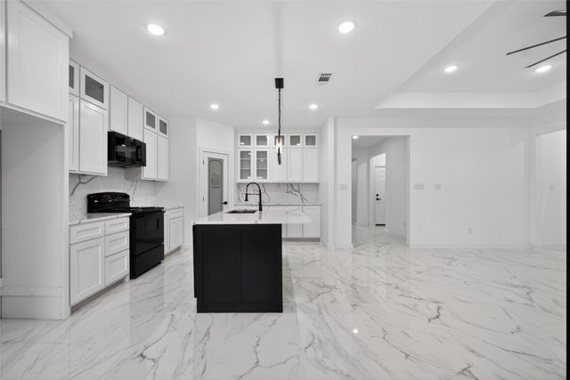 120 E Woodell Drive, Glenn Heights, TX 75154