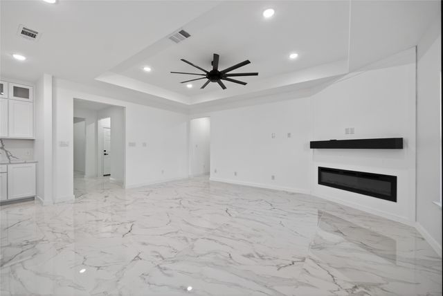 120 E Woodell Drive, Glenn Heights, TX 75154