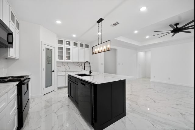 120 E Woodell Drive, Glenn Heights, TX 75154