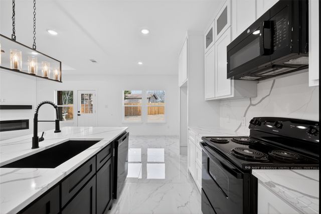 120 E Woodell Drive, Glenn Heights, TX 75154