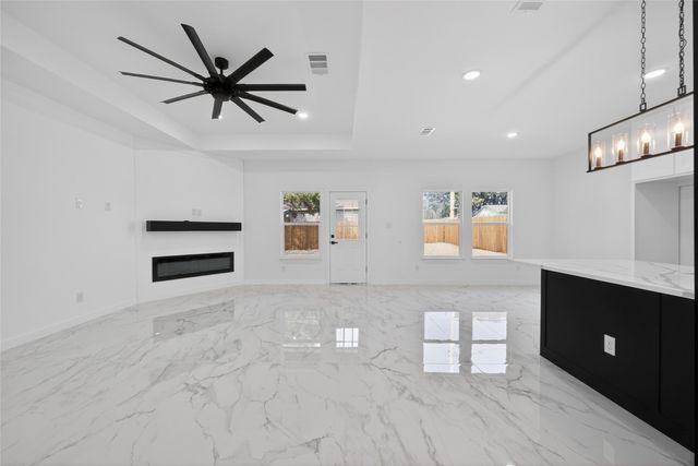 120 E Woodell Drive, Glenn Heights, TX 75154