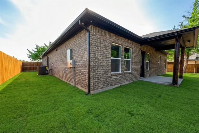 120 E Woodell Drive, Glenn Heights, TX 75154