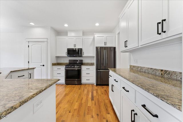 13 Portabello Way, Eagle Point, OR 97524