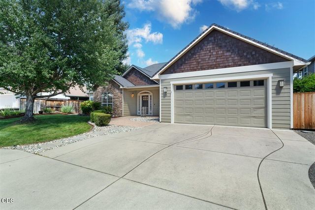 13 Portabello Way, Eagle Point, OR 97524
