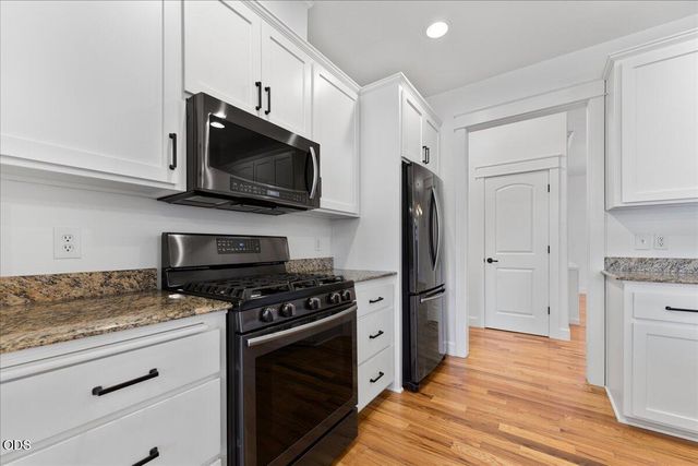 13 Portabello Way, Eagle Point, OR 97524