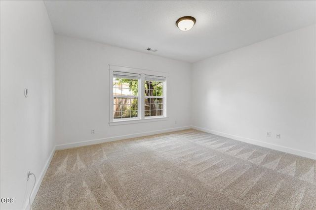 13 Portabello Way, Eagle Point, OR 97524