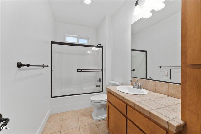 13 Portabello Way, Eagle Point, OR 97524