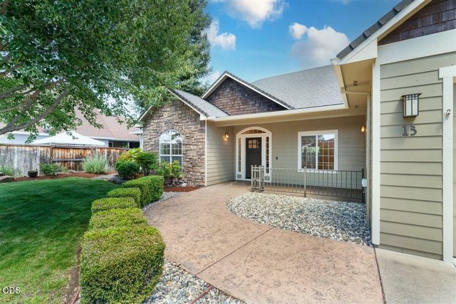 13 Portabello Way, Eagle Point, OR 97524
