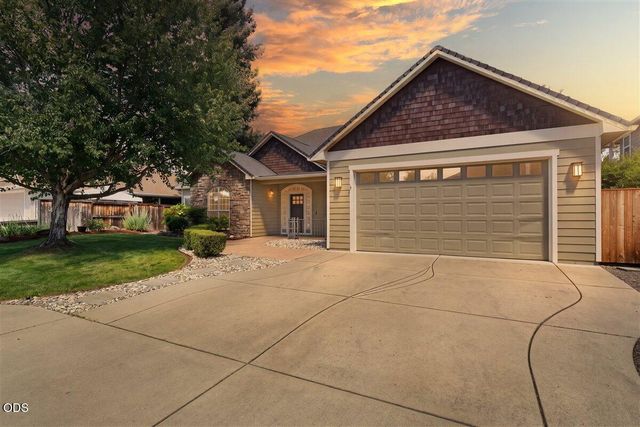 13 Portabello Way, Eagle Point, OR 97524