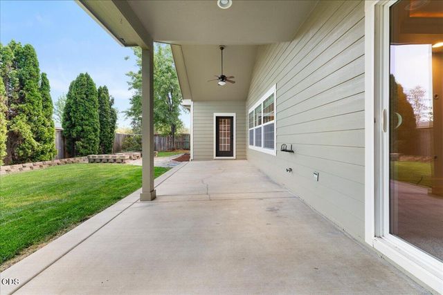 13 Portabello Way, Eagle Point, OR 97524