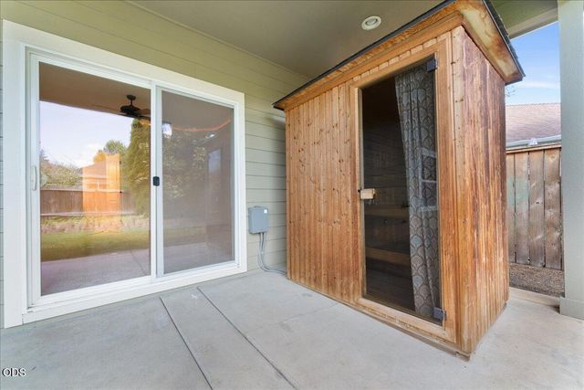 13 Portabello Way, Eagle Point, OR 97524